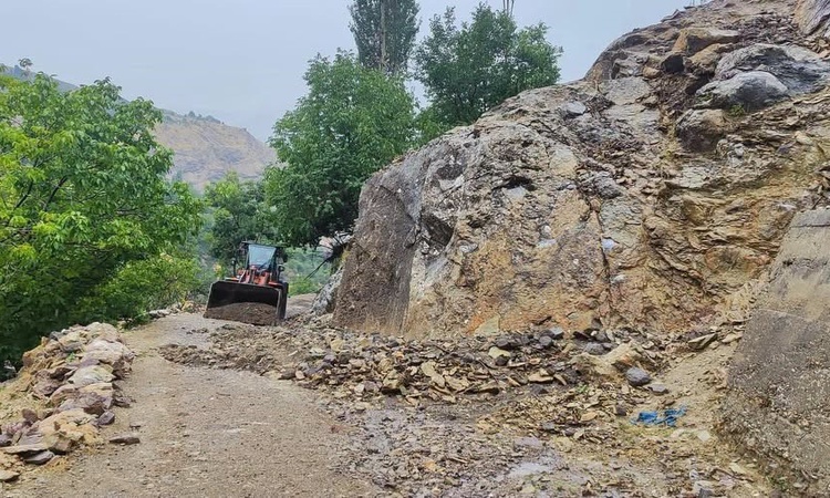Gündemden Son Bilgiler: Sason'da Derince ve Yücebağ grup köy yolları heyelan sonrası yeniden ulaşıma açıldı: G
