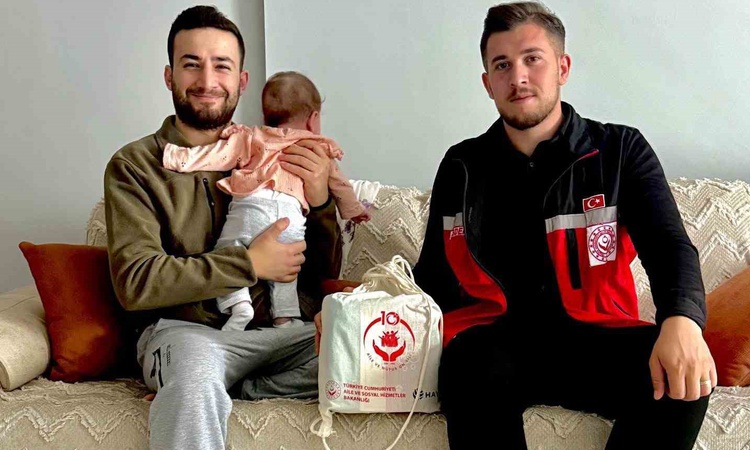 Gündemden Son Bilgiler: Sason'da Hayat Bağı Projesi'yle yeni ailelere bebek bakım çantası dağıtılıyor - Son Da