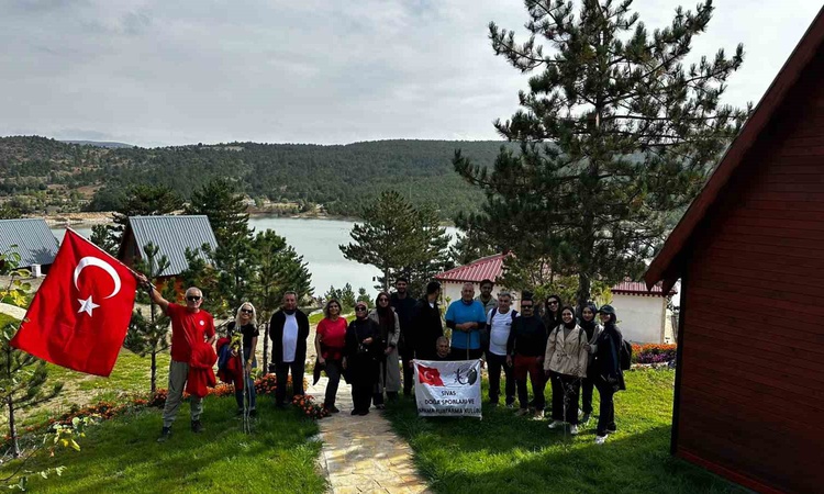 Gündemden Son Bilgiler: SİVDAK üyeleri Sivas-Tokat sınırında doğa yürüyüşünde bungalov evleri görüntüledi | İş