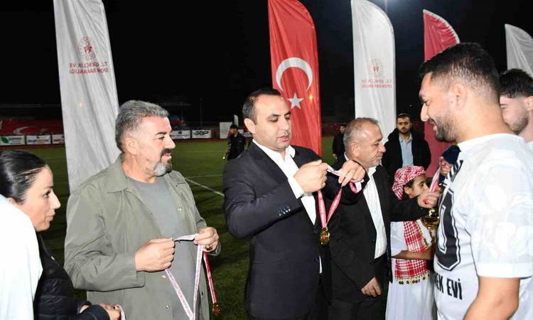 Gündemden Son Bilgiler: Silopi'de 29 Ekim Cumhuriyet Kupası sona erdi, Dicle Mahallesi şampiyon oldu - Son Dak