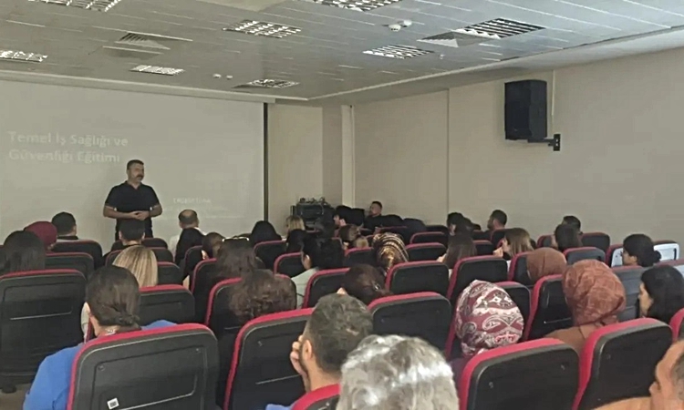 Gündemden Son Bilgiler: Sinop Ayancık'ta hastane çalışanlarına iş sağlığı ve güvenliği eğitimi verildi