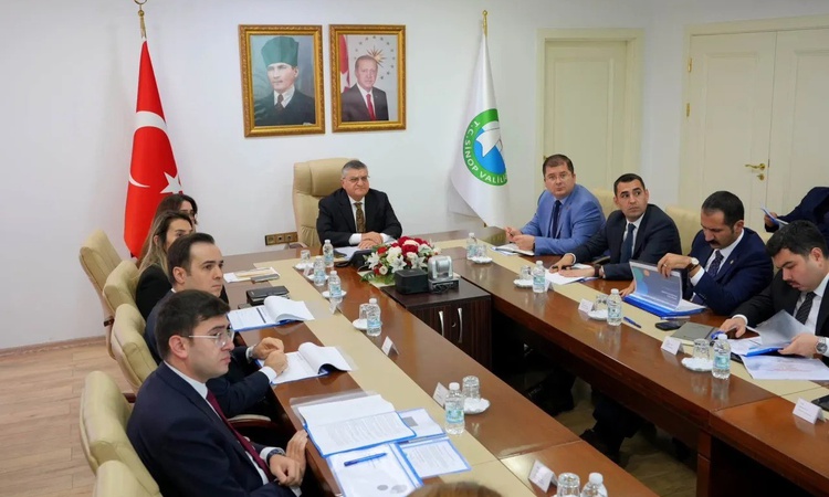 Gündemden Son Bilgiler: Sinop'ta sosyal yardım vakıflarının performansı Vali Özarslan başkanlığında görüşüldü