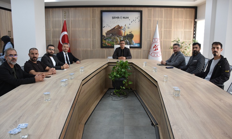 Gündemden Son Bilgiler: Şırnak Gençlik ve Spor İl Müdürü Din, Cizre'de süren 3 bin kişilik stadyumu anlattı ve