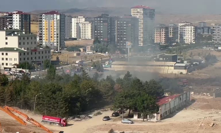 Gündemden Son Bilgiler: Sivas’ta akaryakıt istasyonu yanında çıkan yangın paniğe neden oldu ve Merak Edilenler