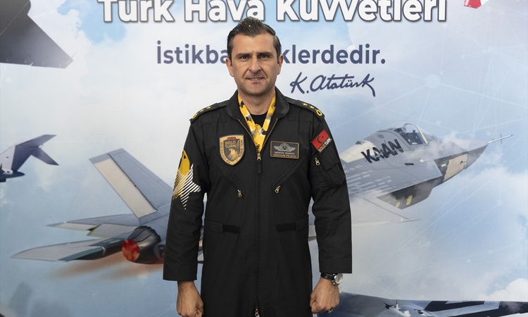 Gündemden Son Bilgiler: SOLOTÜRK pilotları Şanlıurfa'da gençlere pilotluk hayali aşıladı ve Merak Edilenler