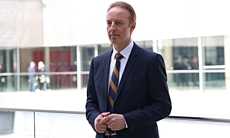 Gündemden Son Bilgiler: SPD'li Karaahmetoğlu, AfD'nin yüzde 38,2 ile MV'de birinci olduğunu söyledi ve Merak E