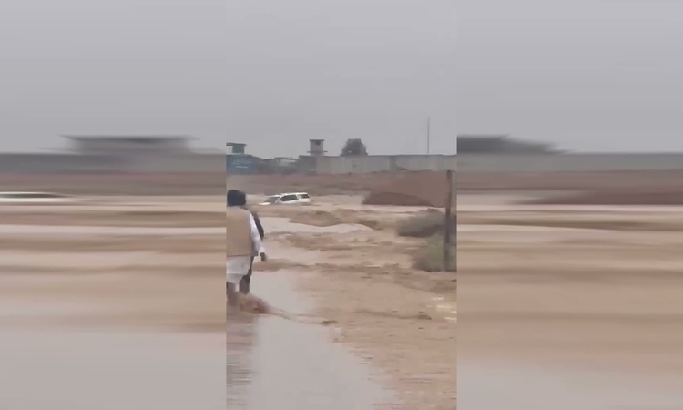 Gündemden Son Bilgiler: Suriye'nin Rakka vilayetinde selde bir kişi öldü, ailenin aracı sürüklendi: Gelişmeler
