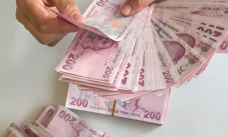 Gündemden Son Bilgiler: Sürücülerin canını sıkacak haber! Akaryakıta peş peşe zam: Gelişmeler Takip Ediliyor