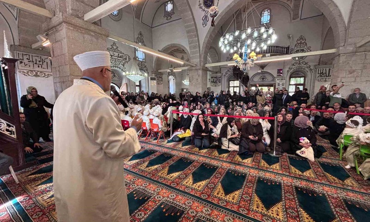 Gündemden Son Bilgiler: Tavşanlı'da Bed'i Besmele töreninde minik öğrenciler Ulucami'ye yürüdü - Son Dakika Bi