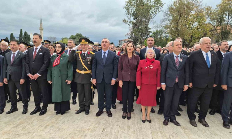 Gündemden Son Bilgiler: Tekirdağ'da Cumhuriyet Bayramı çelenk töreni Vali Soytürk'ün katılımıyla yapıldı: Geli