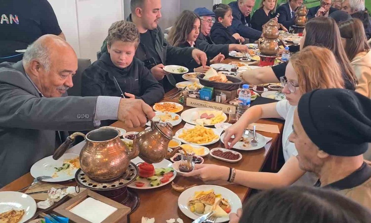 Gündemden Son Bilgiler: Tekirdağ’da dede-torun buluşması: Sevgi köprüsü kuruldu