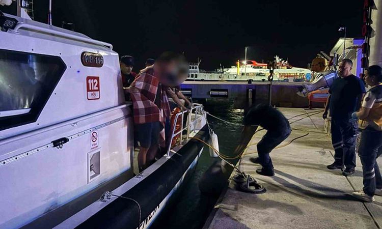 Gündemden Son Bilgiler: Ticari teknede rahatsızlanan vatandaş için tıbbi tahliye gerçekleştirildi ve Merak Edi