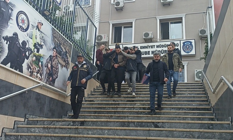 Gündemden Son Bilgiler: TikTok'ta kavga ve tehdit içerikli canlı yayın yapan 10 şüpheli adliyeye sevk edildi v