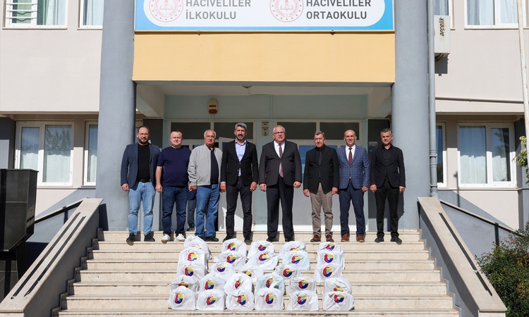 Gündemden Son Bilgiler: TOBB, Kumluca'da ilkokul ve ortaokulda 525 öğrenciye ayakkabı yardımı dağıttı: Gelişme