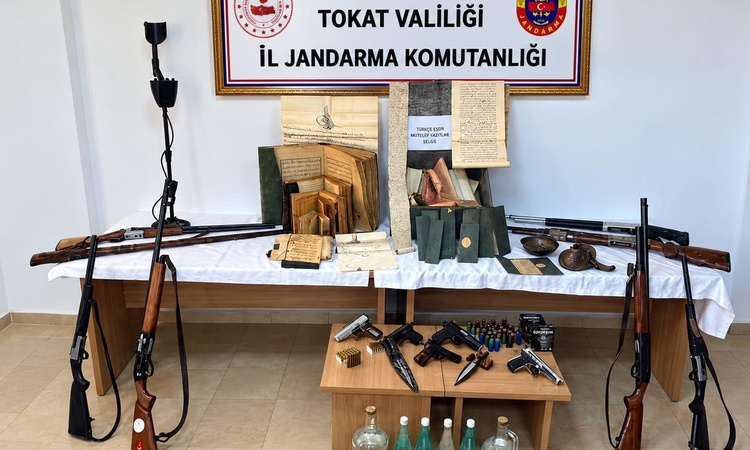 Gündemden Son Bilgiler: Tokat Zile'de 7 adrese düzenlenen operasyonda silah ve tarihi eser ele geçirildi