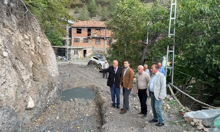Gündemden Son Bilgiler: Tosya Kaymakamı Konak, köylerde ulaşım ve altyapı çalışmalarını yerinde inceledi - Son