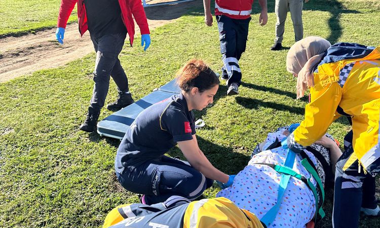 Gündemden Son Bilgiler: Trabzon'da düşme sonucu yaralanan kadın, helikopter ambulansla hastaneye ulaştırıldı |