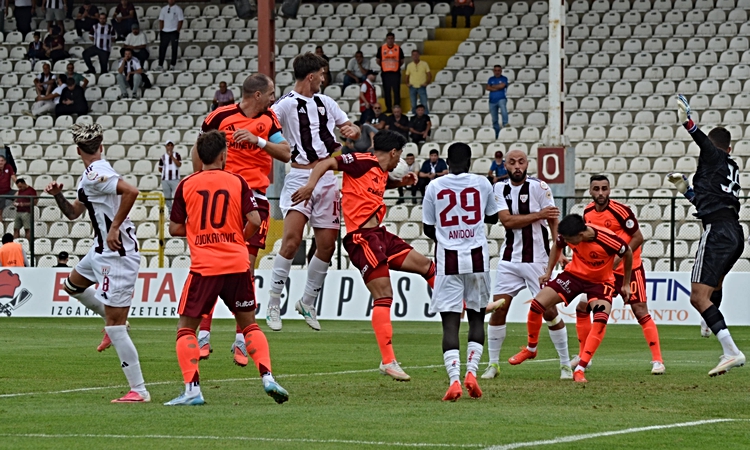Gündemden Son Bilgiler: Trendyol 1. Lig'de Bandırmaspor, sahasında Ümraniyespor'a 88. dakikada 1-0 yenildi | İ
