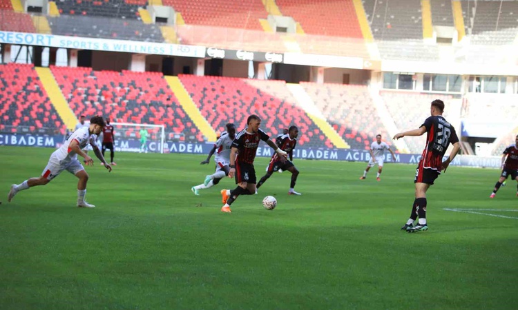 Gündemden Son Bilgiler: Trendyol Süper Lig: Gaziantep FK: 0 - Çorum FK: 0 (Maç devam ediyor): Gelişmeler Takip