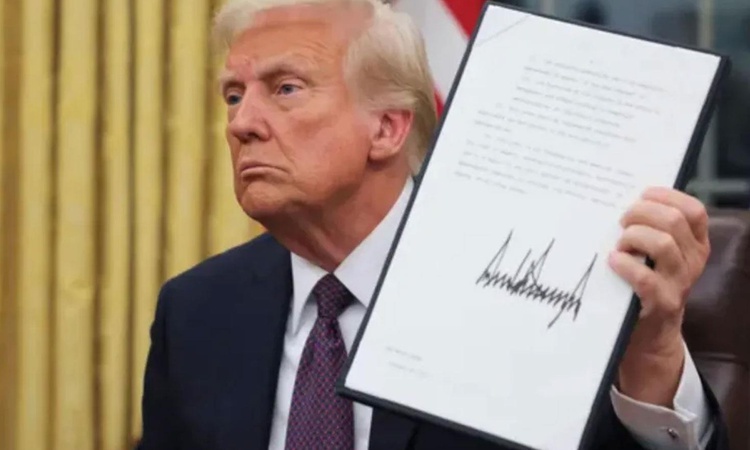 Gündemden Son Bilgiler: Trump, resmi evraklarda 'süper zeka' ifadesini zorunlu kılan kararnameyi imzaladı ve M