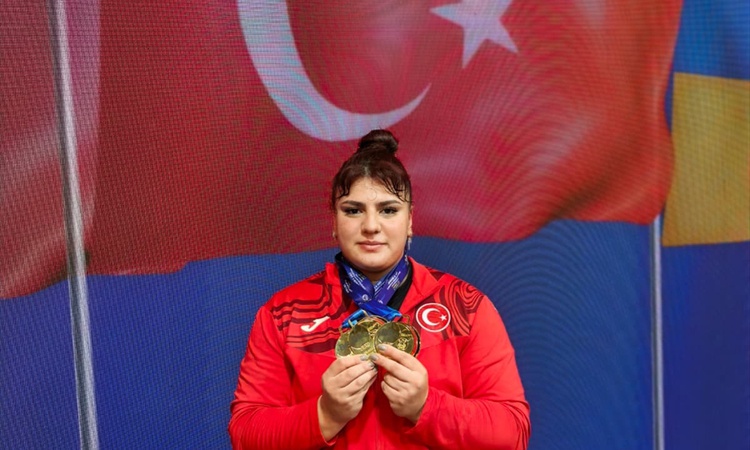Gündemden Son Bilgiler: Tuana Süren, Avrupa Gençler Halter Şampiyonası'nda +86 kiloda 3 altın madalya kazandı