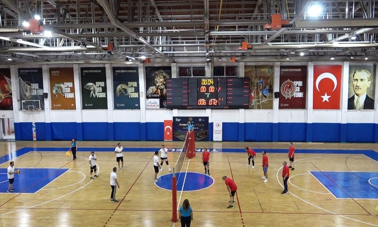 Gündemden Son Bilgiler: Tunceli’de Ahilik Haftası’nda protokol ve esnaflar voleybol sahasında buluştu ve Merak