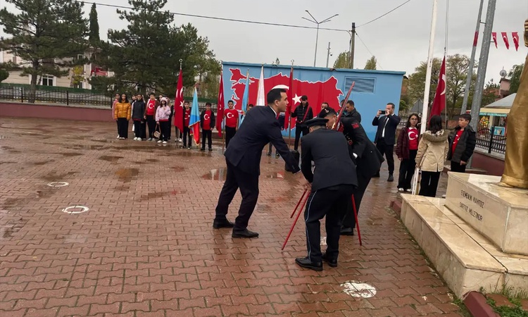 Gündemden Son Bilgiler: Ulaş'ta Cumhuriyet'in 103. yılı dolayısıyla çelenk sunma töreni yapıldı: Gelişmeler Ta