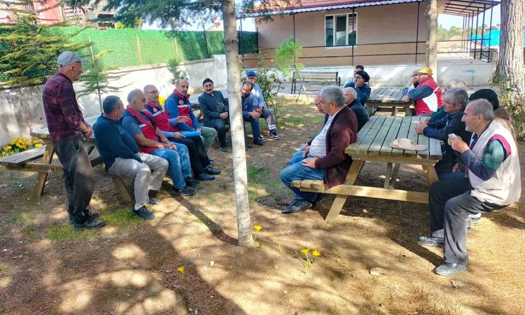 Gündemden Son Bilgiler: Uşak İl Tarım ve Orman Müdürü Bilir köylerde üreticilere devlet desteklerini anlattı v
