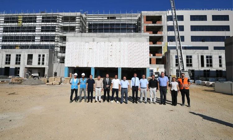 Gündemden Son Bilgiler: Vali Ustaoğlu yeni devlet hastanesi inşaatını inceledi: Gelişmeler Takip Ediliyor