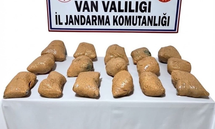 Gündemden Son Bilgiler: Van Saray'da operasyonda 16 paket halinde 22 kilo 100 gram toz esrar ele geçirildi ve