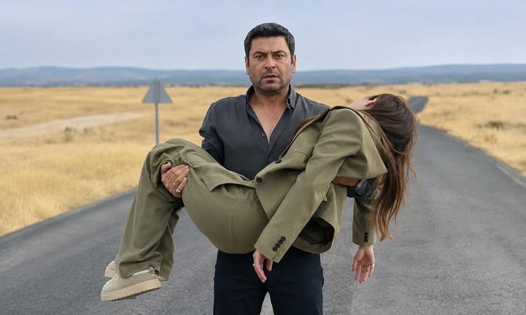 Gündemden Son Bilgiler: Yarım milyon izlenen Uzak Şehir fragmanında skandal hata! Silmek zorunda kaldılar