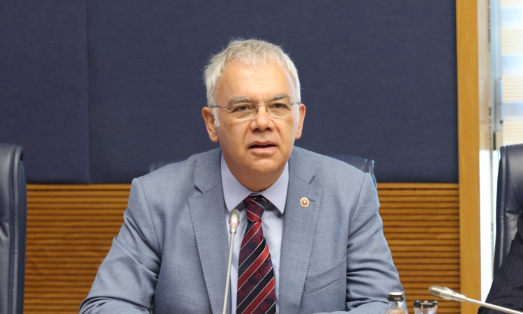 Gündemden Son Bilgiler: YENİ Parti'li Pala, sağlık mesleklerine 15 yıl sonra yeşil pasaport teklifi sundu ve M