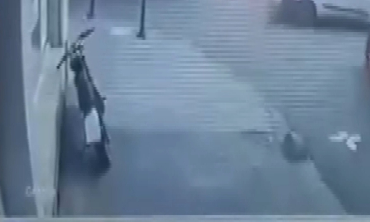 Gündemden Son Bilgiler: Zeytinburnu'nda elektrikli bisikleti çalan şüpheli güvenlik kamerasına yakalandı: Geli