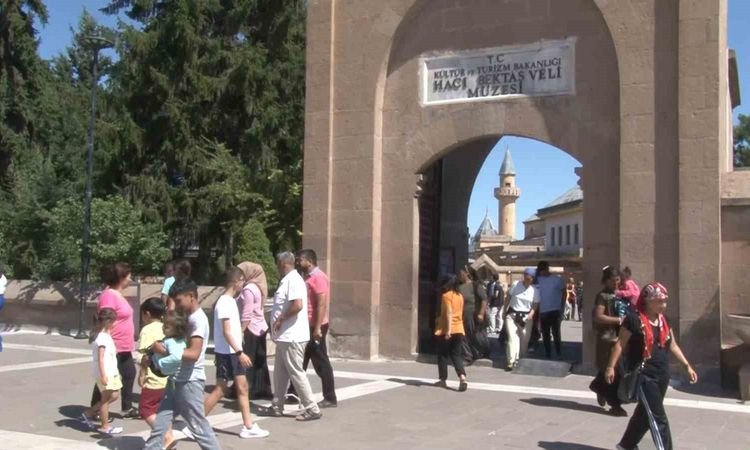 Ayrıntılar Netleşti: Hacı Bektaş Veli 755. Anma Törenleri Öncesi Türbede Yoğunluk - Son Dakika: Gelişmeler Tak