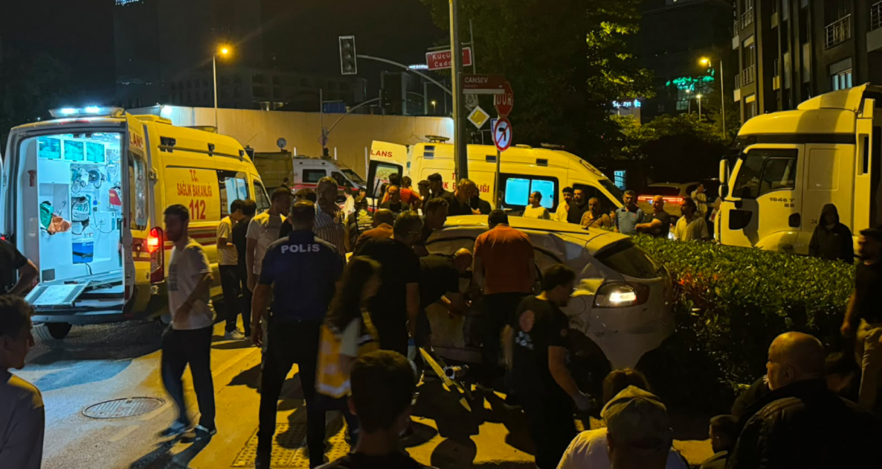 The excavation truck threw the car: There are 4 injured, one seriously! - Last Minute