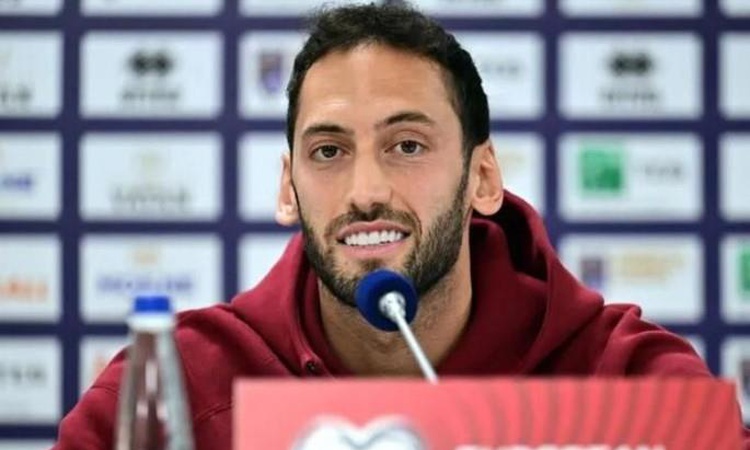 Hakan Çalhanoğlu neden yok, Belçika Türkiye maçında Hakan Çalhanoğlu yok mu, yedek mi, kadroda yok mu? Hakan Ç