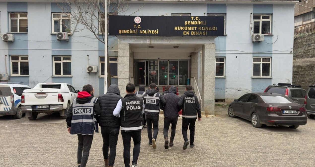 Son Gelişme: Hakkari'de aranan 12 kişi yakalandı: Aralarında firari hükümlü de var - Son Dakika Haberleri - So