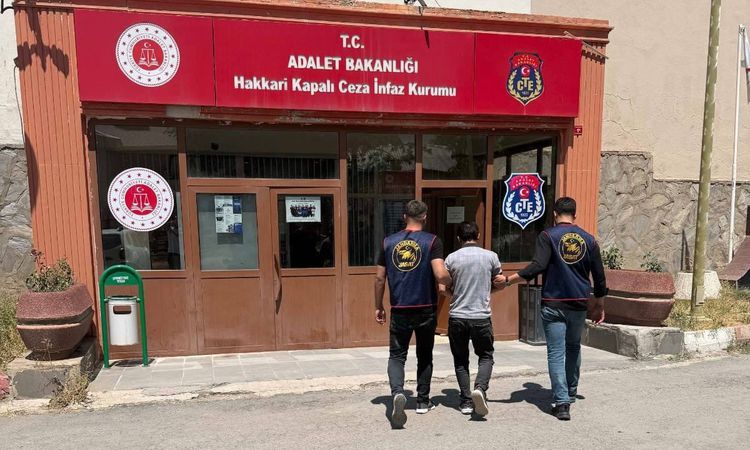 Son Gelişme: Hakkari’de aranan 2 şahıs JASAT tarafından ele geçirildi - Son Dakika ve Merak Edilenler