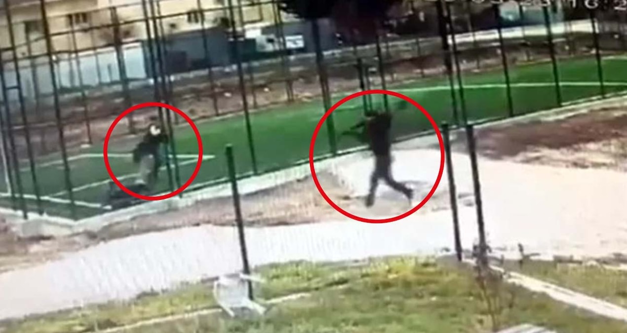Sıcak Gündem: Halı sahada büyük panik! 17 yaşındaki çocuk akranını pompalı tüfekle vurdu - En Son Haber ve Mer