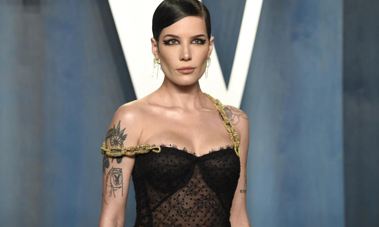 Gündemden Son Bilgiler: Halsey’den şaşırtan Türkçe hamle! Oğlu Ender için bakın ne yazdı - Haberleri: Gelişmel