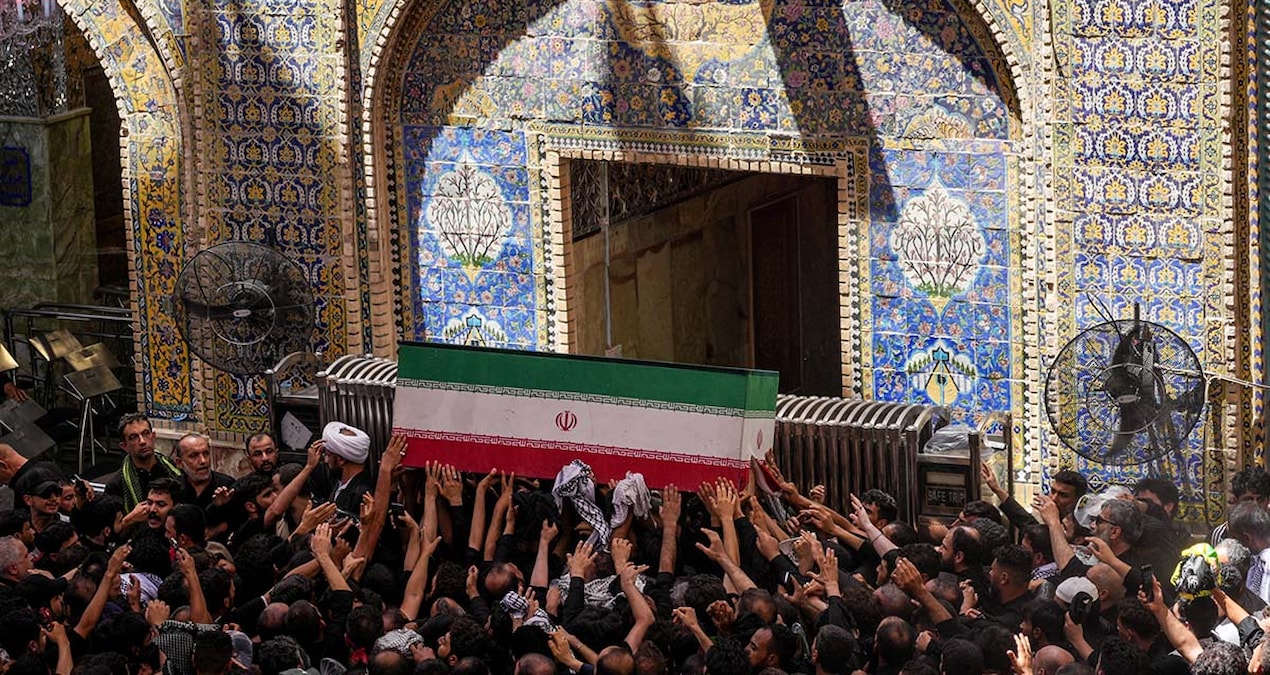 Thousands bid farewell to Khamenei's funeral, people supported his coffin - Last Minute