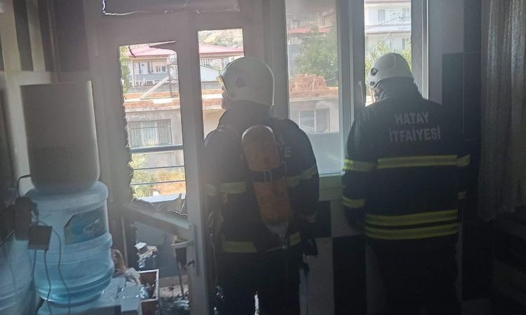 Ayrıntılar Netleşti: Hassa’da ev alevlerı büyümeden dizginlendi - Haberleri: Gelişmeler Takip Ediliyor