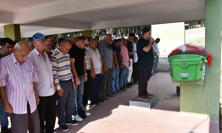 Kritik Açıklama: Hatay'da feci kaza: Ecem son yolculuğuna gelinliğiyle uğurlandı - Son Dakika Haberleri - Son