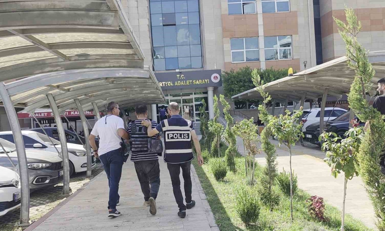 Hatay Payas'ta eşini tüfekle öldüren şahıs adliyeye çelik yelekle götürüldü ve Merak Edilenler