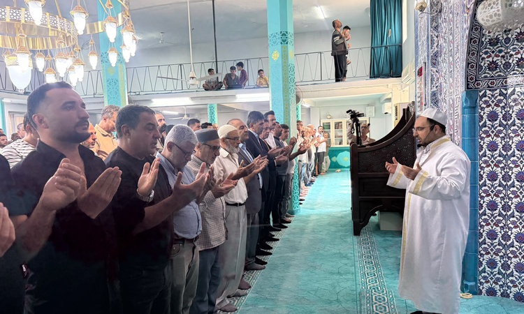 Hatay Reyhanlı'da gemi kazasında kaybolan iki kardeş için gıyabi cenaze namazı kılındı: Gelişmeler Takip Edili