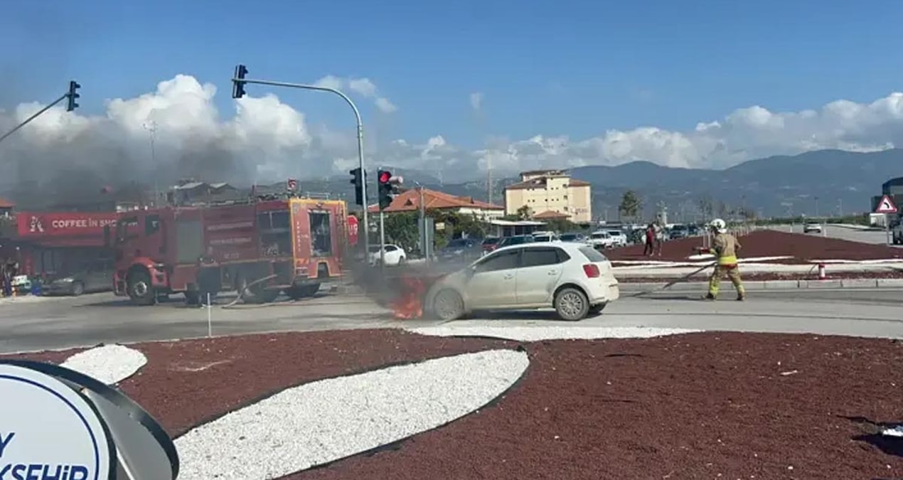 Ayrıntılar Netleşti: Hatay'da seyir halindeki otomobil yandı - Son Dakika Haberleri ve Merak Edilenler