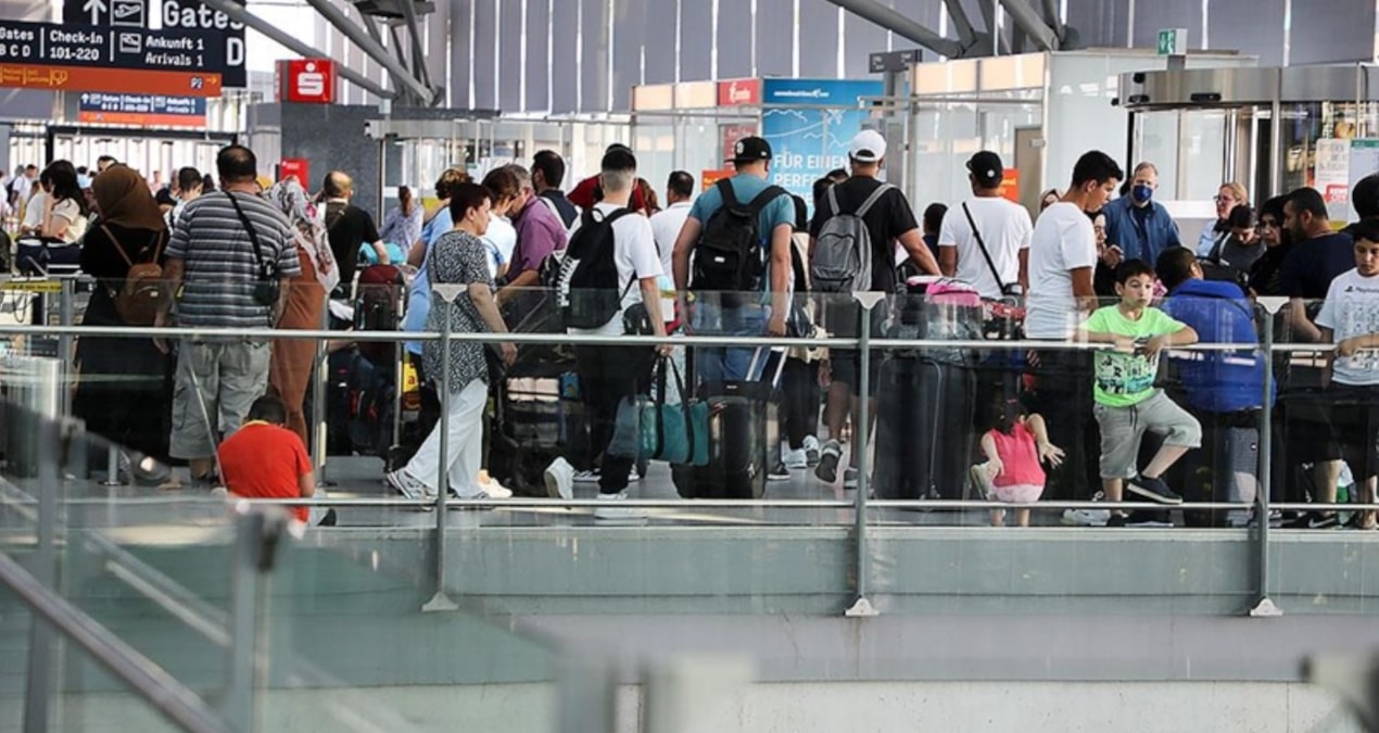 Havacılıkta kaos günü:  Yüzlerce sefer iptal, binlerce kişi ortada kaldı - En Son Haber - Son Dakika Bilgileri