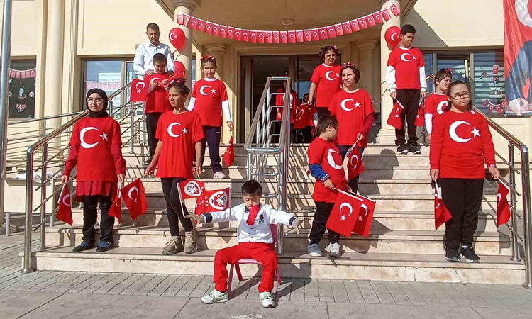 Havza'da özel öğrenciler Cumhuriyet Bayramı'nı gösterilerle kutladı