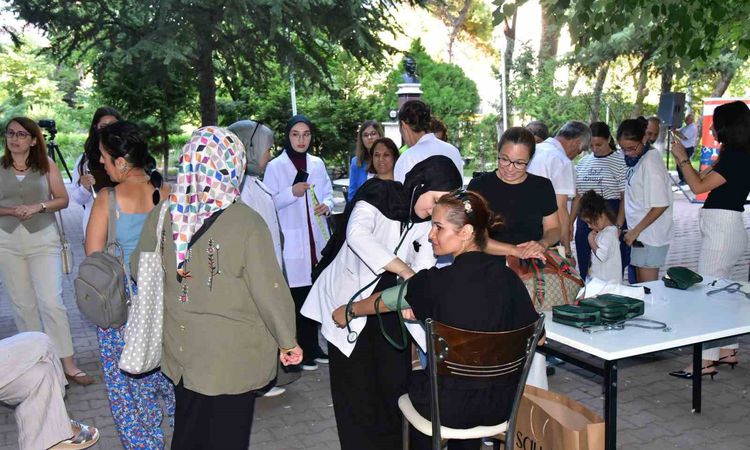 Gündemden Son Bilgiler: Hayata Dokunanlar Topluluğundan Sağlık taraması ve İlk yardım eğitimi - Haberleri ve M