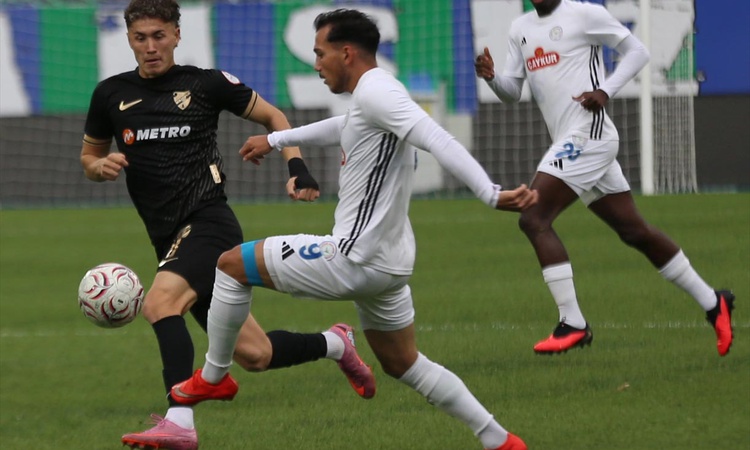 Hazırlık maçında Çaykur Rizespor, Boluspor'u Olawoyin'in iki golüyle 3-0 yendi. - Son Dakika Bilgileri
